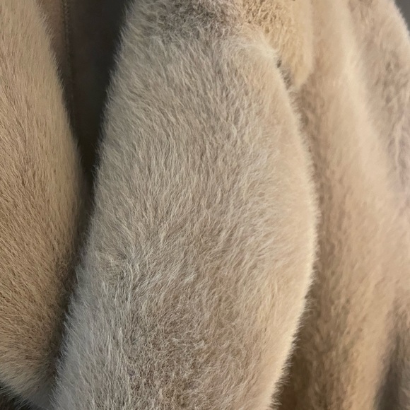 Beautiful long coat never worn - Picture 3 of 4